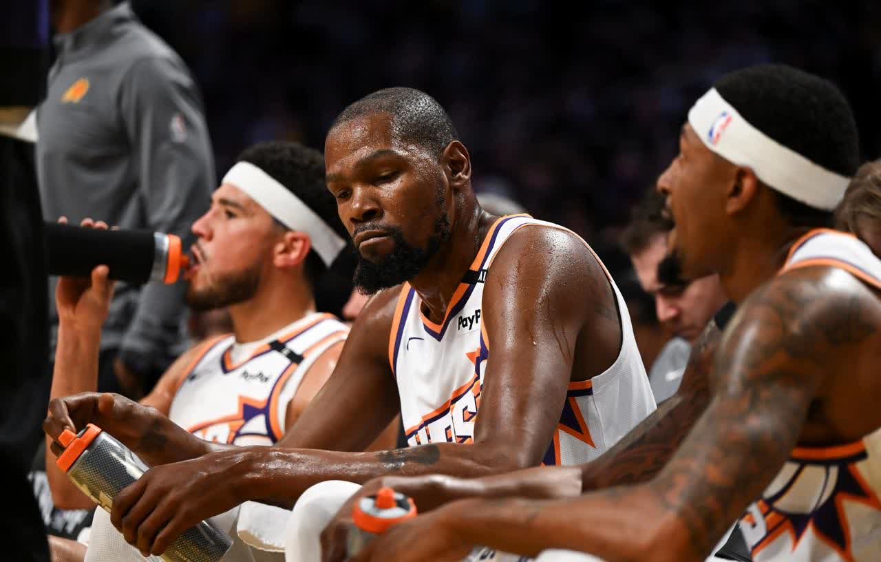 新一届NBA球员工会执委会成员：范弗利特领衔，布朗&唐斯在列
