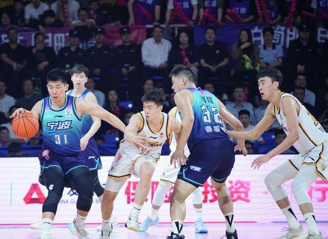 包含弗格32分辽宁终结上海16连胜江苏不敌新疆的词条