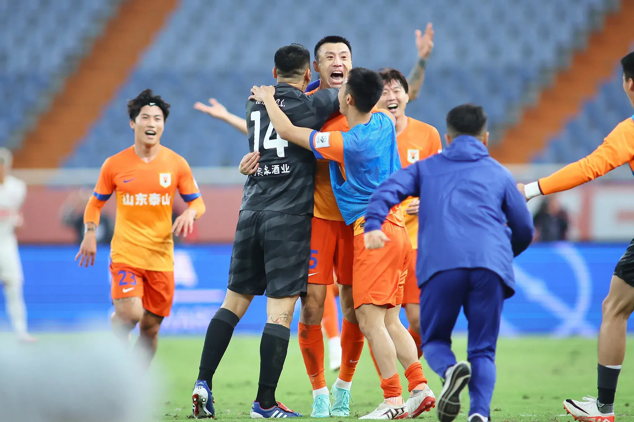 3-2！足协杯上海海港卫冕失败，没有中锋上海申花学阿森纳的简单介绍